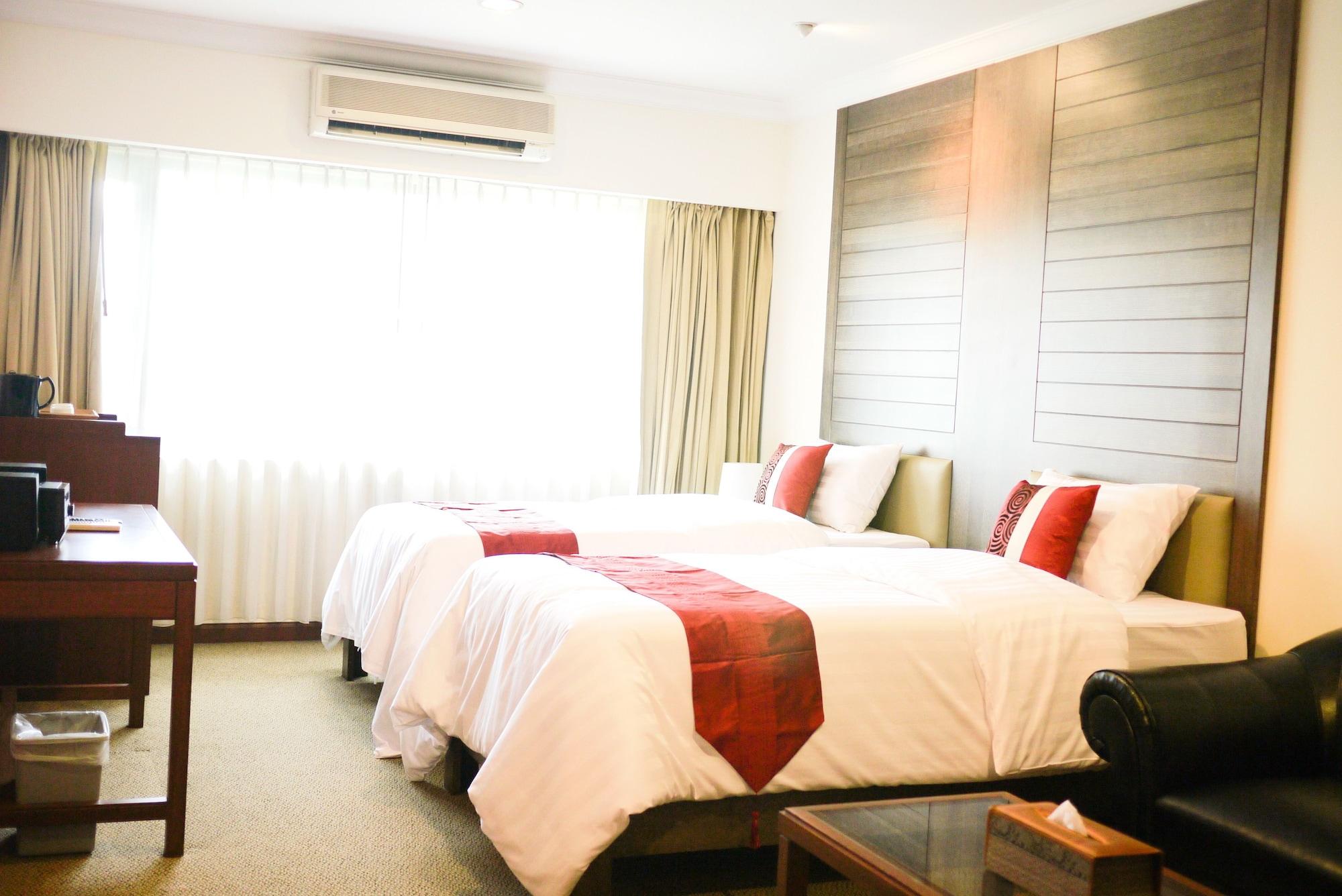 Triple 8 Inn Bangkok Bagian luar foto