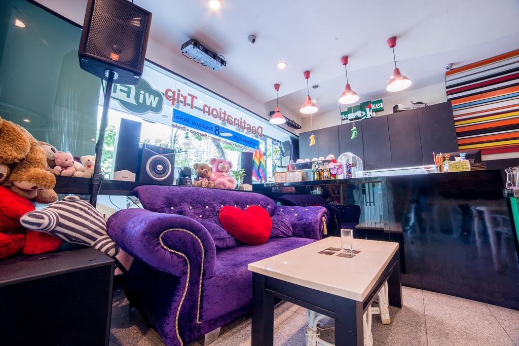 Triple 8 Inn Bangkok Bagian luar foto